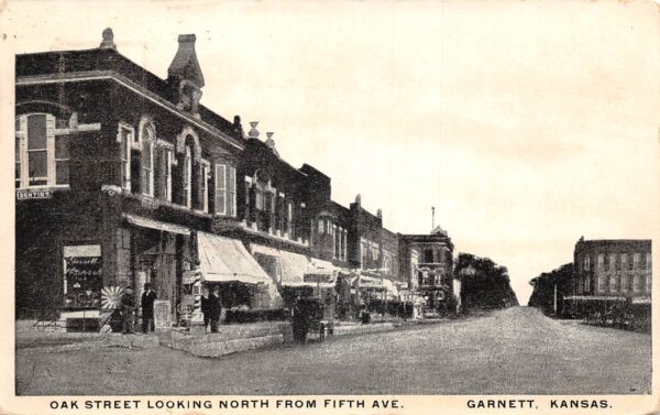Garnett Kansas Oak St. Looking North From 5th Avenue, Vintage Postcard U23074