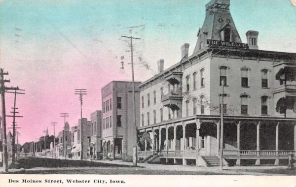 Webster City Iowa Des Moines Street The Willow Vintage Postcard AA87056