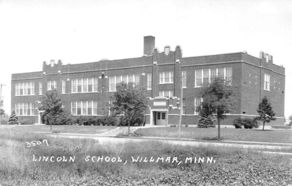 Willmar Minnesota Lincoln School Real Photo Vintage Postcard AA87160