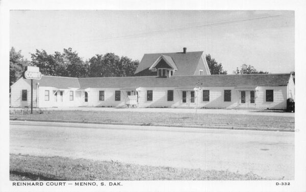 Menno South Dakota Reinhard Court Motel, B/W Chrome, Vintage Postcard U23376