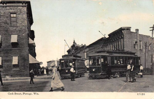 Portage Wisconsin Cook Street, Trolleys Sky Tinted, Vintage Postcard U23499