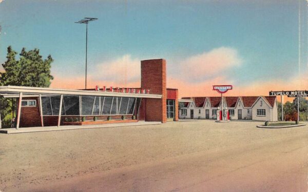 Tupelo Mississippi Tupelo Motel, Standard Oil Gas Pumps, Vintage Postcard U23553
