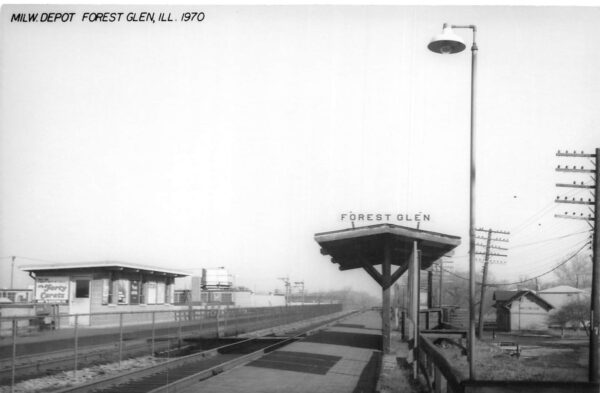 Forest Glen Illinois MILW. Depot, 1970, Real Photo, Vintage Postcard U24276
