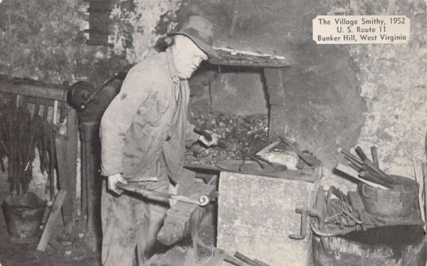 Bunker Hill West Virginia The Village Smithy, 1952, B/W Chrome, Postcard U18897