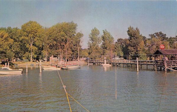 Clearlake Highlands California Garner's Resort, Chrome, Vintage Postcard U18920