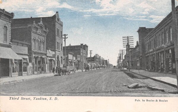 Yankton South Dakota Third Street, Sky Tinted Vintage Postcard U19013