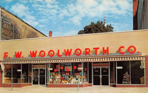 Wabash Indiana Woolworths Store Vintage Postcard AA104227