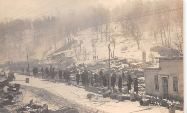 Linn Grove Louisiana Crowd Inspecting Ruins Disaster Real Photo PC AA104618