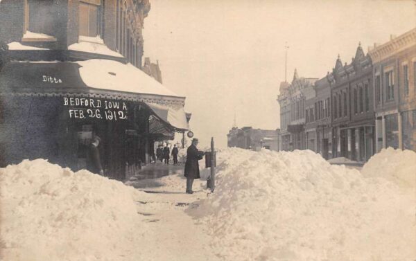 Bedford Iowa Street Scene, In Snow, Real Photo Vintage Postcard U17090