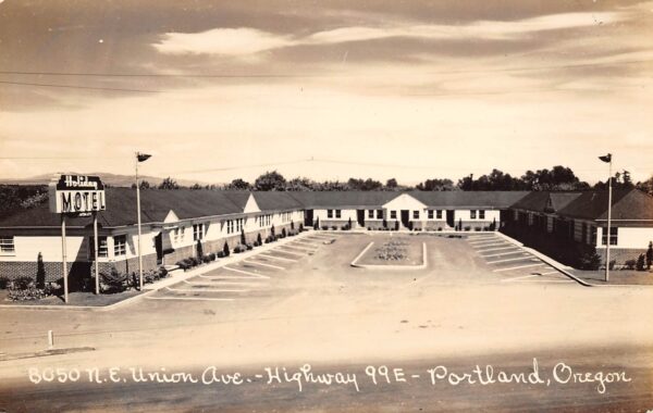 Portland Oregon Holiday Motel, Real Photo Vintage Postcard U17286
