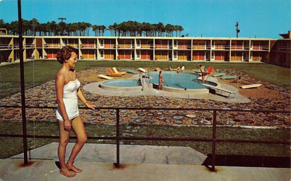 Dauphin Island Alabama Holiday Inn Riveria, Chrome, Vintage Postcard U17496