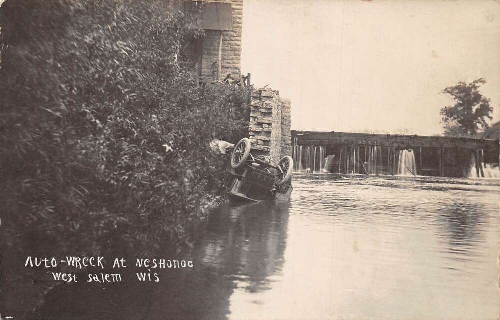 West Salem Wisconsin Auto Wreck At Neshonoc Lake, Real Photo Vintage PC U26993